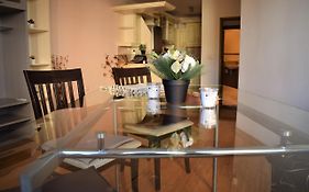 Lovely 3-Bedroom Entire Apartment City Center Veliko Tarnovo